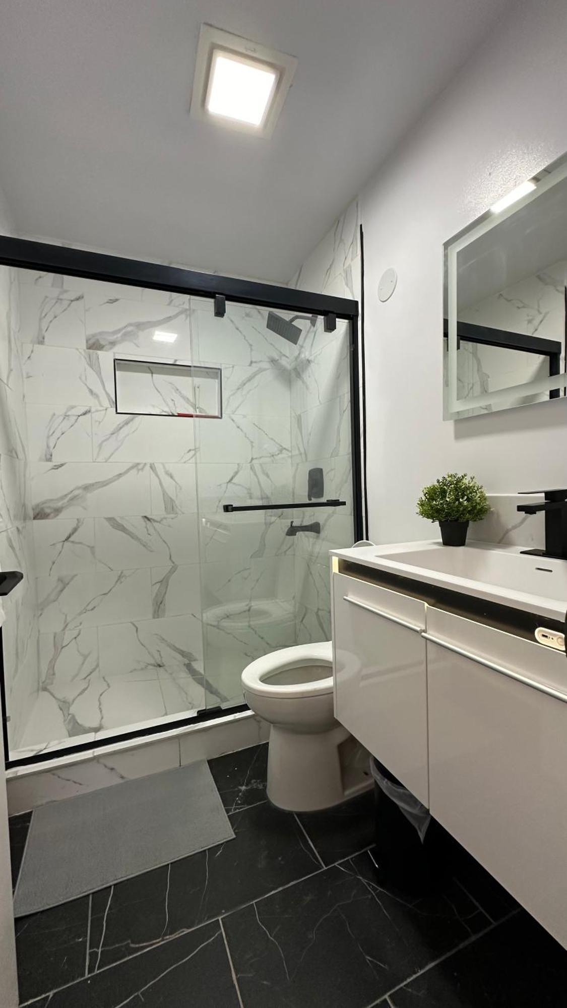 مبيت وإفطار لوس أنجلوس Modern 2Br Stylish & Cozy Unit المظهر الخارجي الصورة